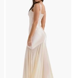 House of CB 'Vittoria' Paneled Satin & Chiffon Gown 🤍✨ XS